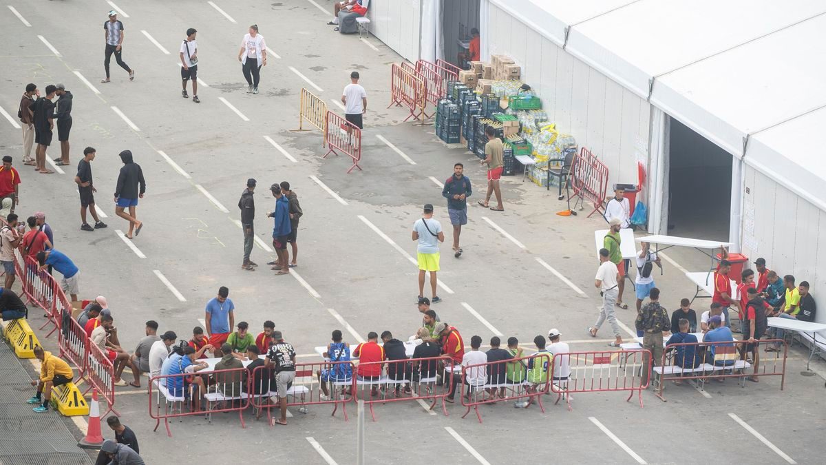 Más de 140 organizaciones de España exigen a las administraciones agilizar la respuesta a la crisis humanitaria en Ceuta