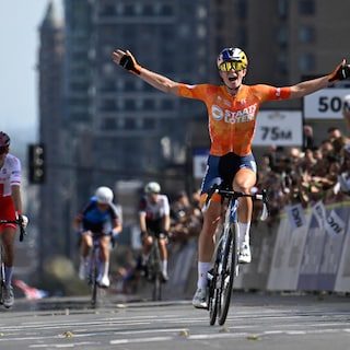 Eerste wereldtitel voor Demi Vollering, Lotte Kopecky eindigt op ruim acht minuten