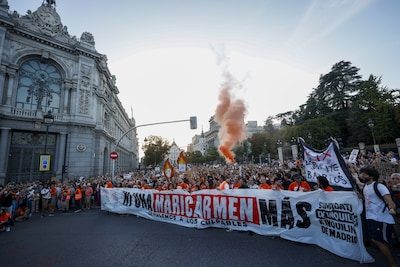 Des milliers de manifestants à Madrid pour soutenir une octogénaire expulsée, devenue symbole de la crise du logement