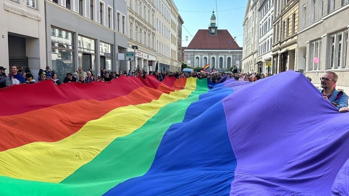 Demo für queere Rechte: Mit Musikstar-Auftritt: Friedliche CSD-Party in Görlitz