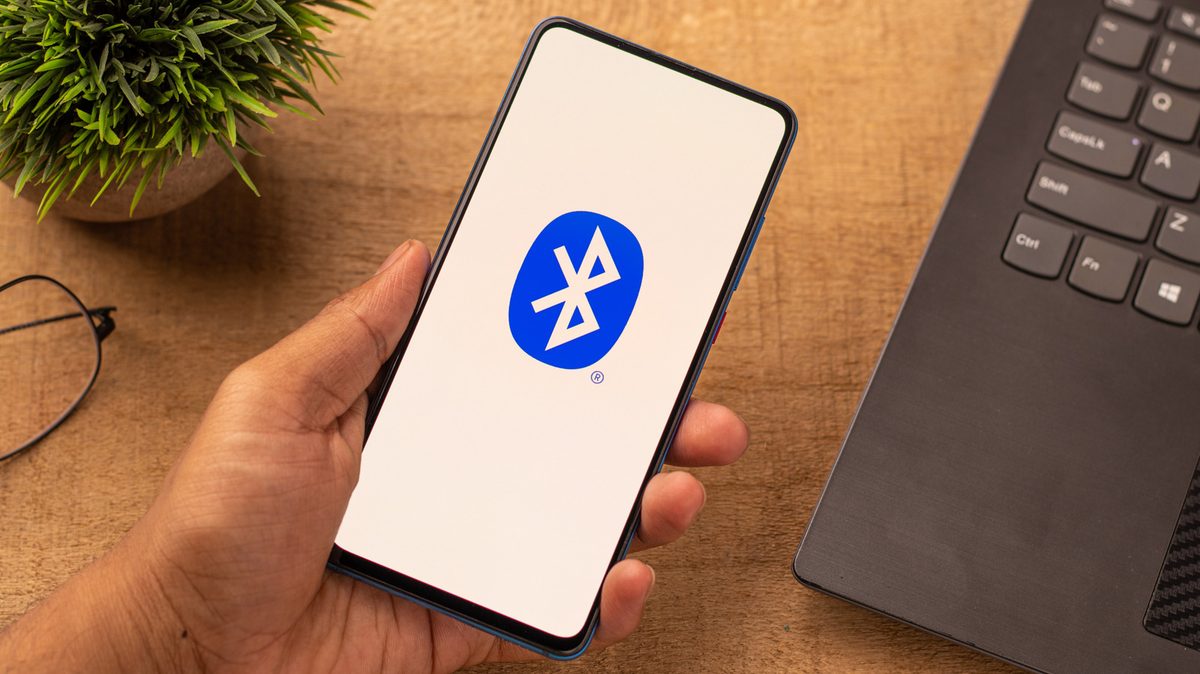 Why is it illegal to use a Bluetooth jammer?