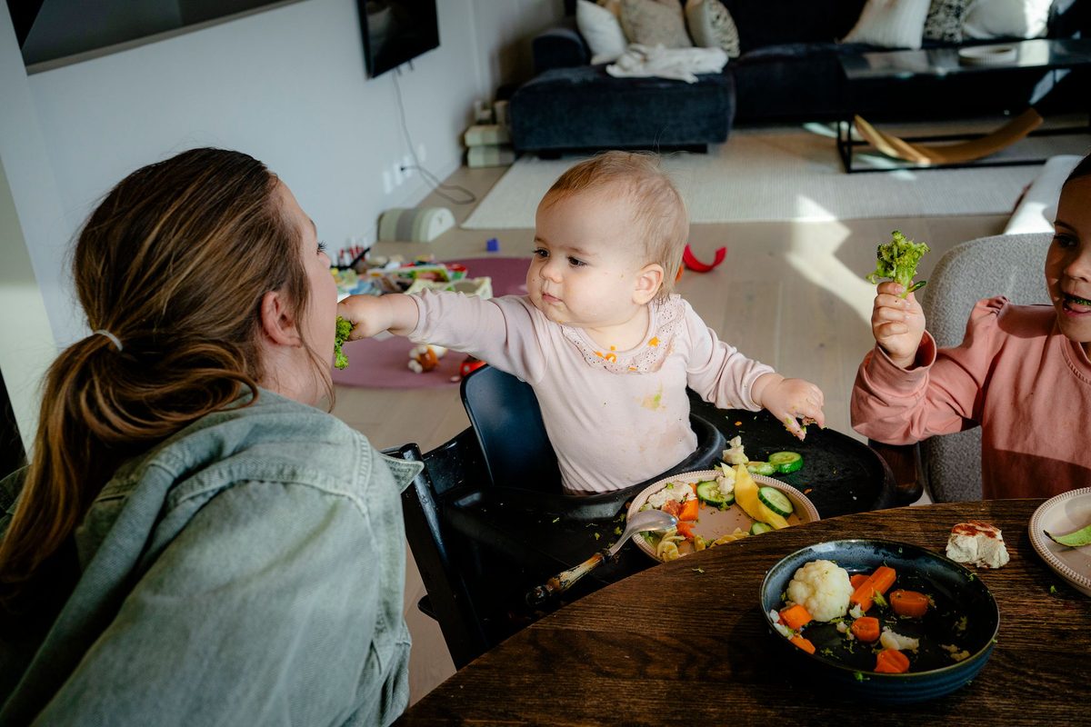 Vil ikke barnet spise grønnsaker? Mette Nikoline Langeland sverger til fire enkle prinsipper.