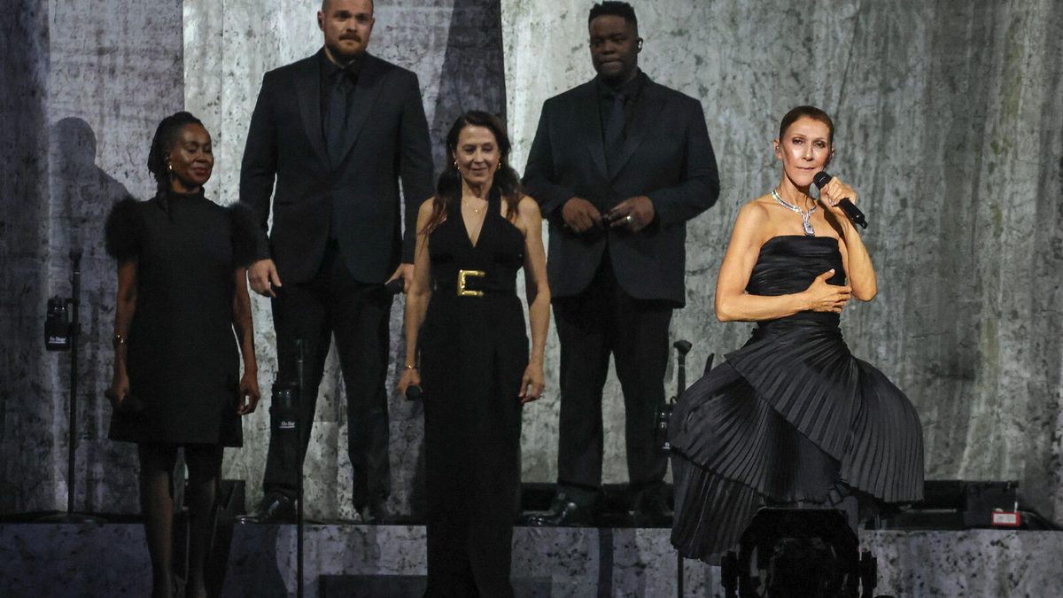 Concerts de Céline Dion : « C’est un sans-faute », estime Maxence Garneau, créateur des « looks à Céline »