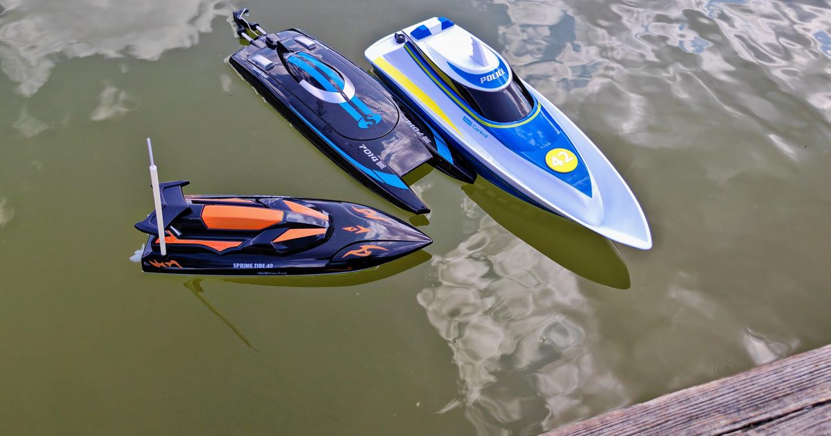Top 10: Das beste ferngesteuerte Boot im Test – Speedboot, Yacht oder Katamaran?
