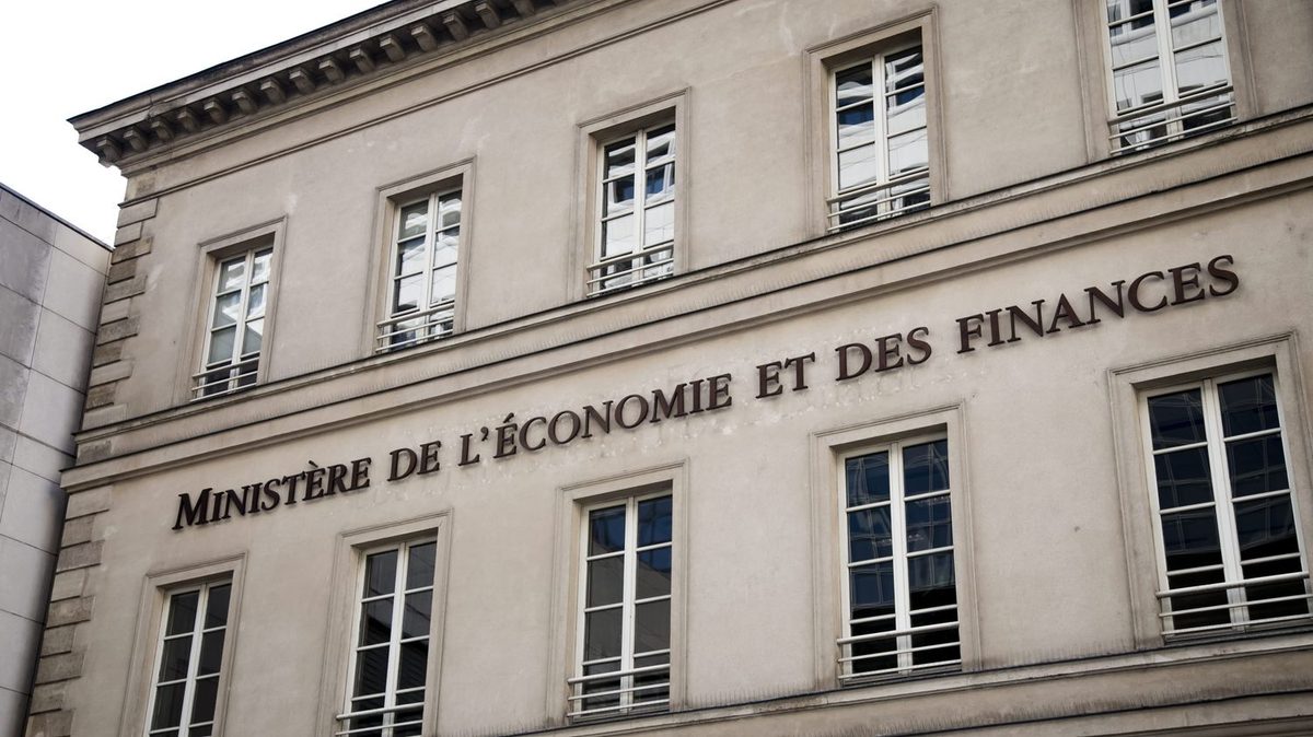 Dette publique : Peut-on "foutre au feu" une partie de l'emprunt français, comme le propose Jean-Luc Mélenchon ?