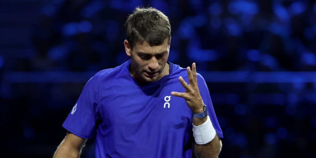 Cobolli rimontato da Tien: Laver Cup in parit&agrave; in attesa di Zverev