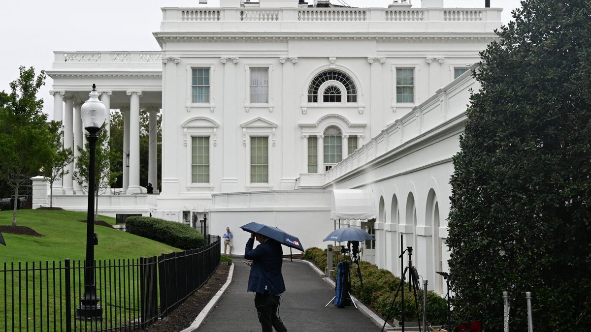 Judge considers restoring journalists' access to White House after Trump's ban