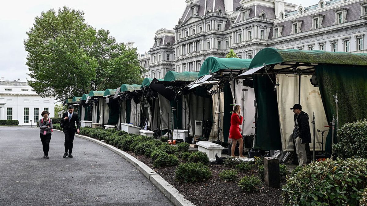 Judge orders Trump administration to restore journalists' access to White House