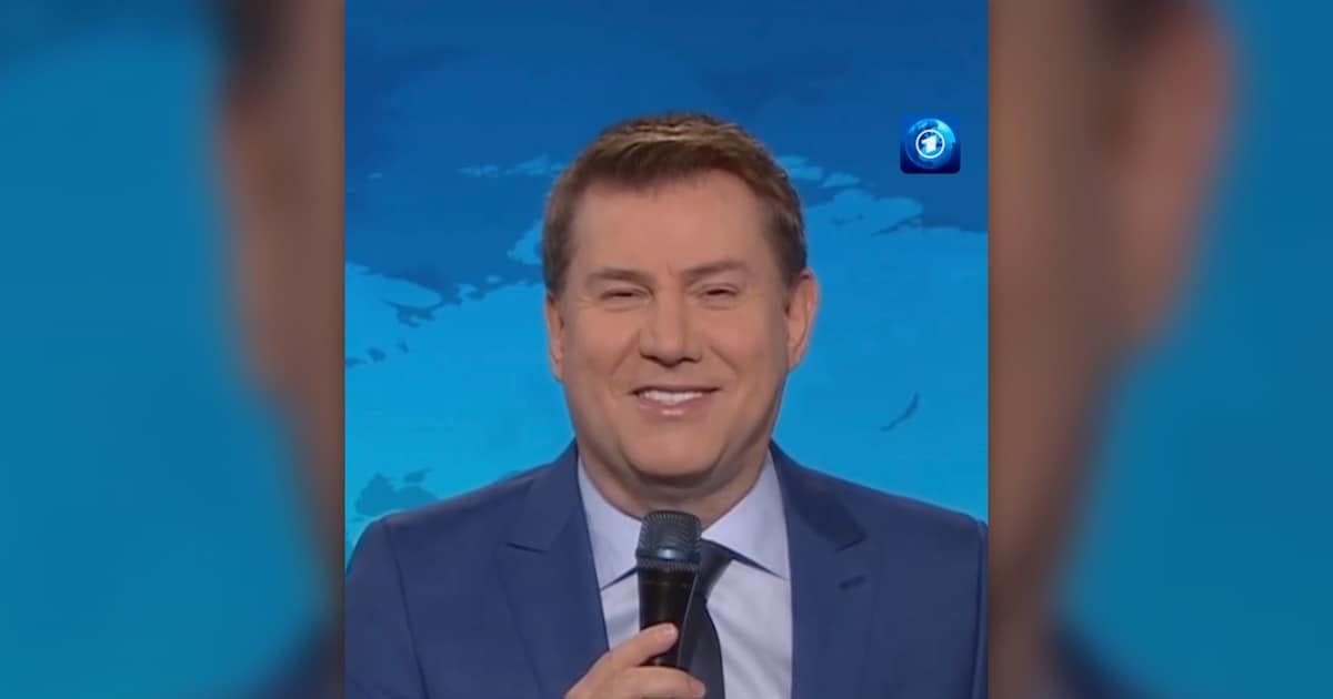 Jens Riewa improvisiert nach Live-Panne bei der „Tagesschau“ - Kollegen lachen im Hintergrund