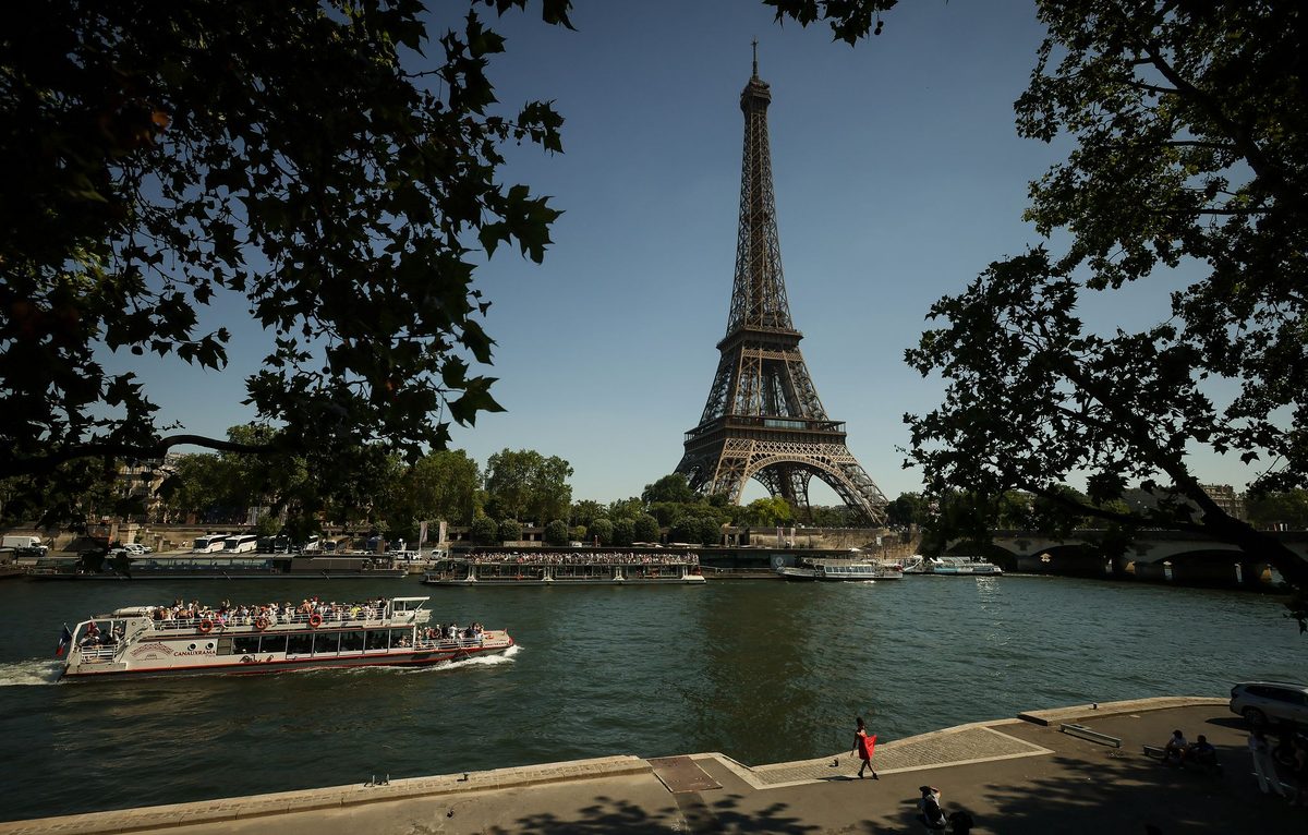 Kvinne fjernet før hindu­besøk: Protest­streik stengte Eiffel-tårnet