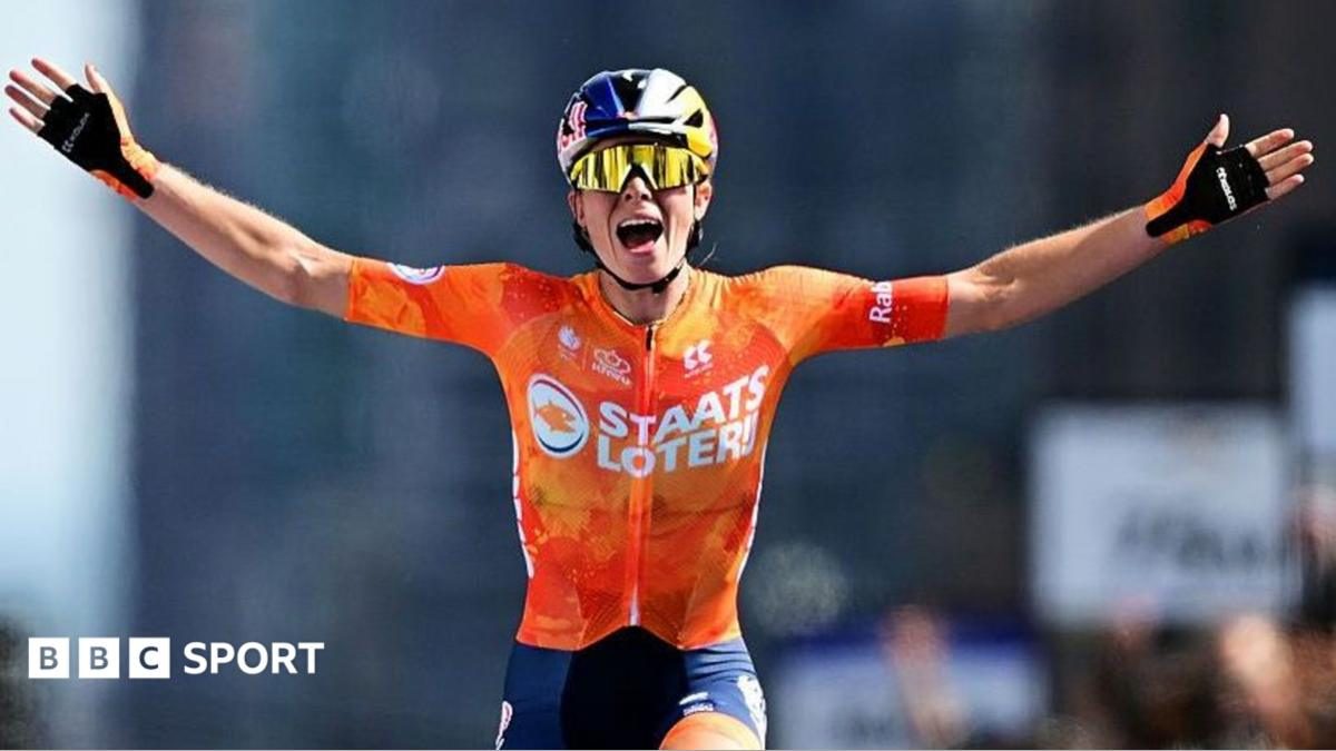 Vollering wins women's road race world title