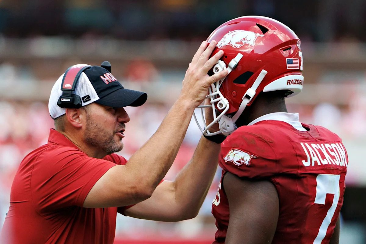 KJ Jackson must strike 'fine balance' to ignite Arkansas football offense
