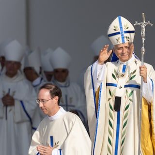 Paus Leo XIV preekt voor ruim 700 duizend mensen in Parijs