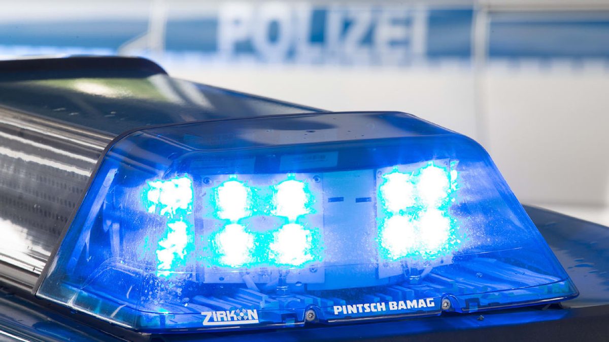 Kind wollte Bundesstraße überqueren - Junge (9) stirbt bei Unfall