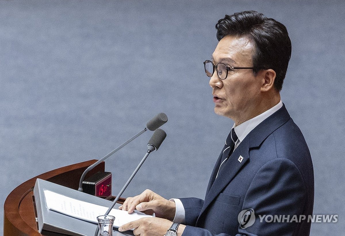 김민석, 노량진수산시장서 민생행보…헌정회 찾아 원로 예방