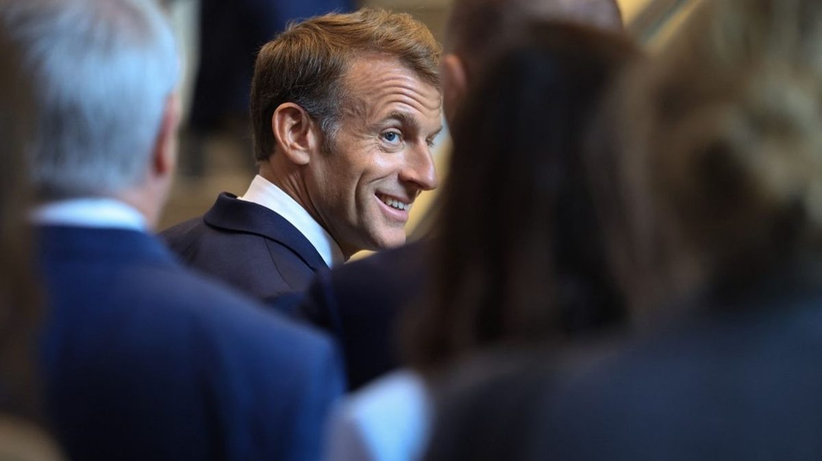 "Tout est ouvert" : en "n'excluant rien", Emmanuel Macron se positionne-t-il déjà pour la présidentielle de 2032 ?