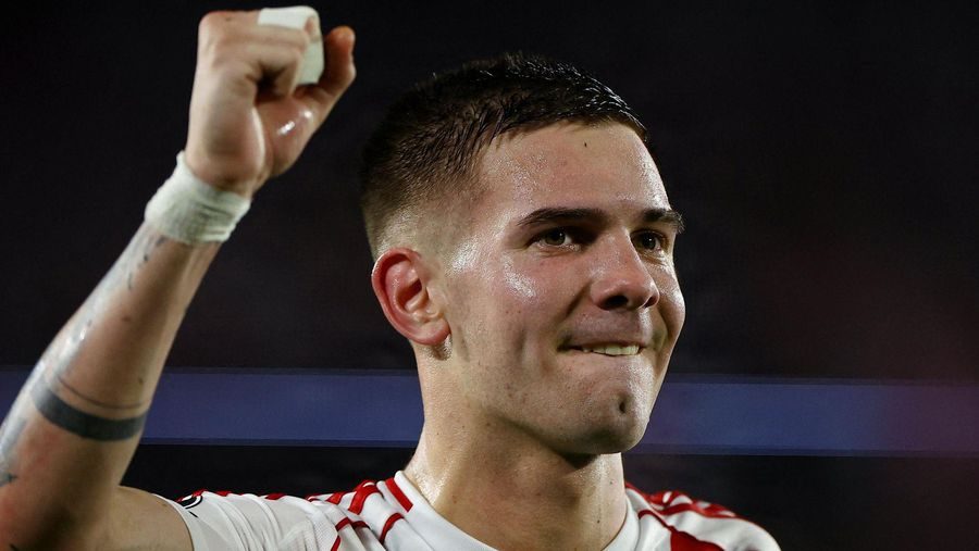 Hattrick af stjerneskud bag tiltrængt sejr