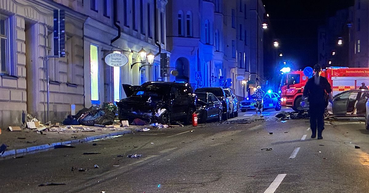 Två till sjukhus efter trafikolycka på Östermalm
