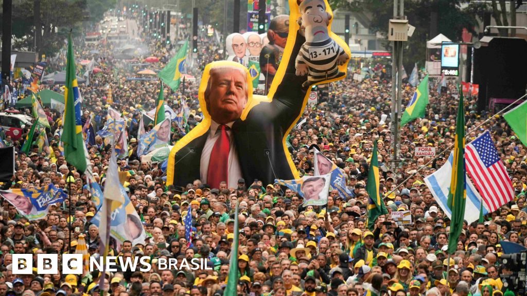 Ato de Flávio Bolsonaro na av. Paulista vira protesto contra Moraes e reúne quase 30 mil: 'Última semana me fez estar a…