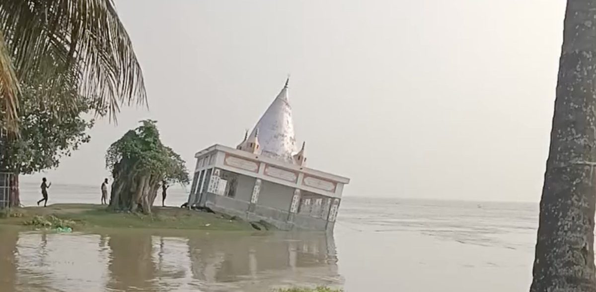 Indian temple collapses into Ganges as riverbank erodes