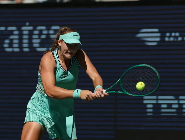 Andreeva survives in three sets against Potapova