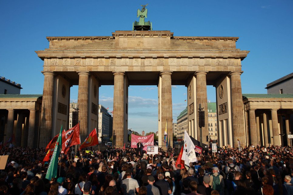 Wyszli na ulice po zwycięstwie AfD w Saksonii-Anhalcie. Protest w Berlinie