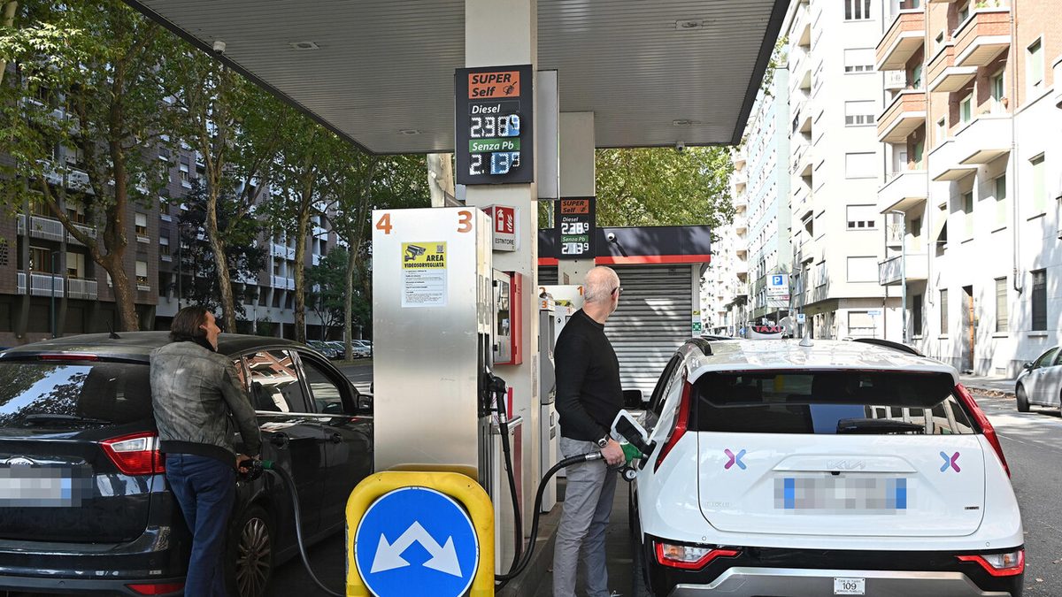 Carburanti ancora in rialzo, il diesel si avvicina a 2,5 euro in autostrada