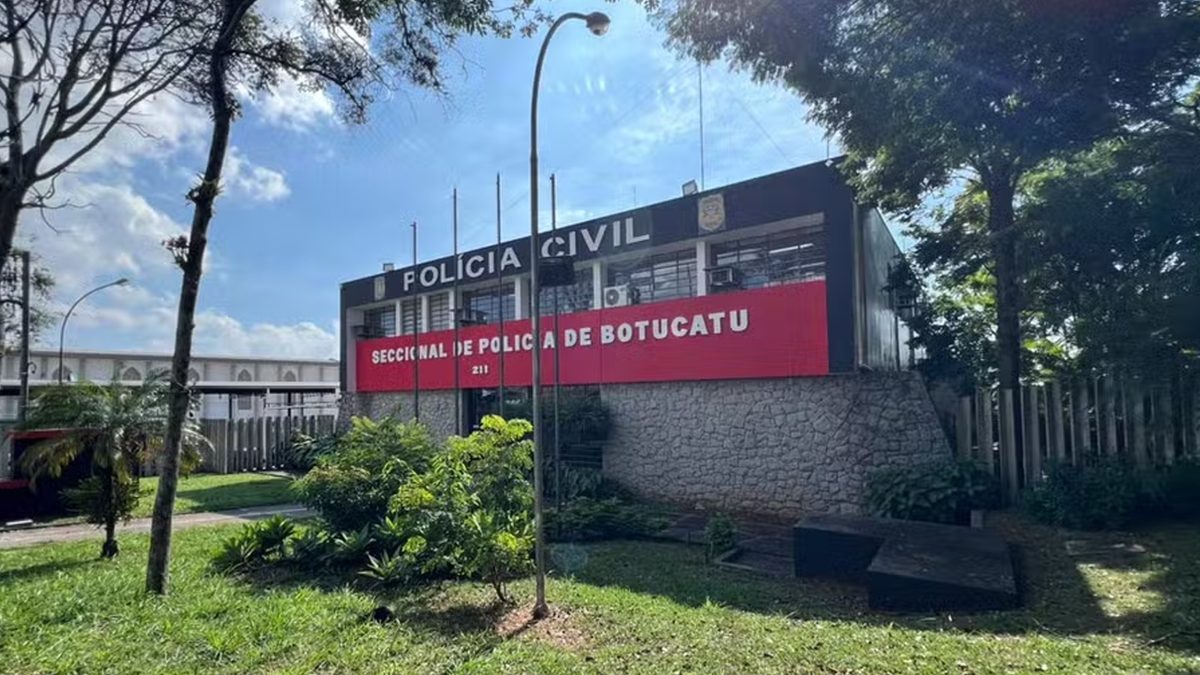 Homem é preso suspeito de invadir casa e agredir casal de idosos durante roubo em São Manuel