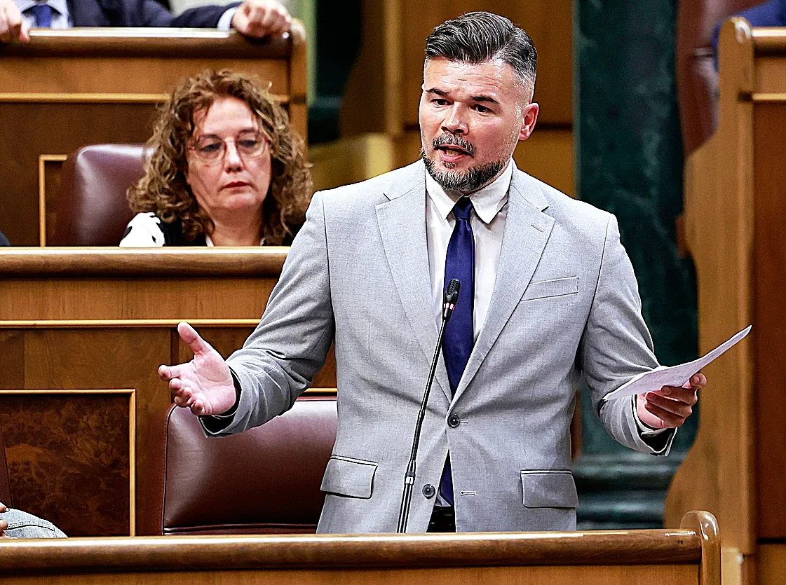 "Señor presidente, ¿cómo va a seguir gobernando?": la pregunta que une a Feijóo y Rufián marca el final en el Congreso