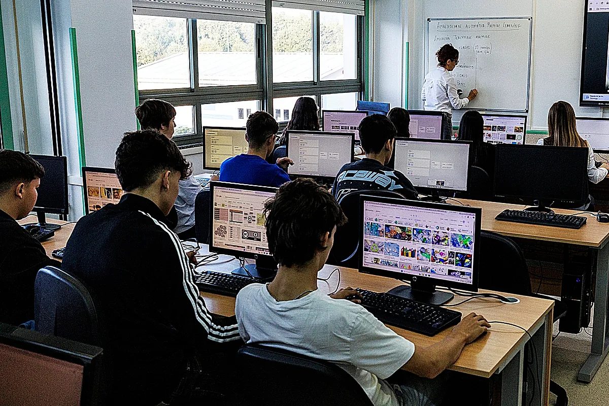 Causas para un batacazo de España en PISA: de las pantallas al currículo del "bienestar" y las "emociones"