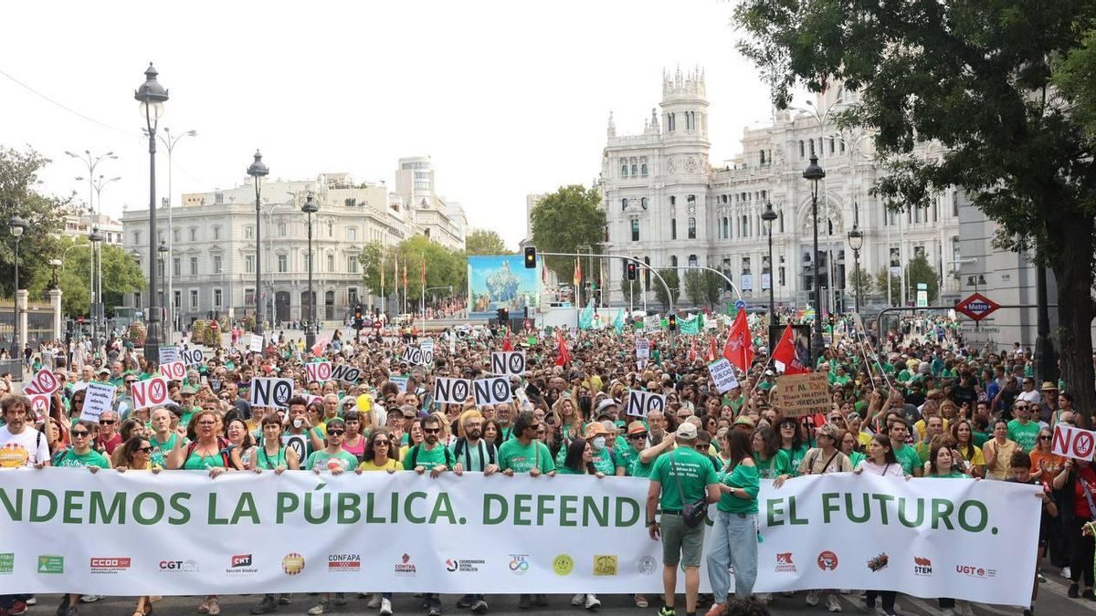 Una marea verde por la educación pública desborda Madrid y termina junto a la acampada por la vivienda en Sol: “Tenemos…