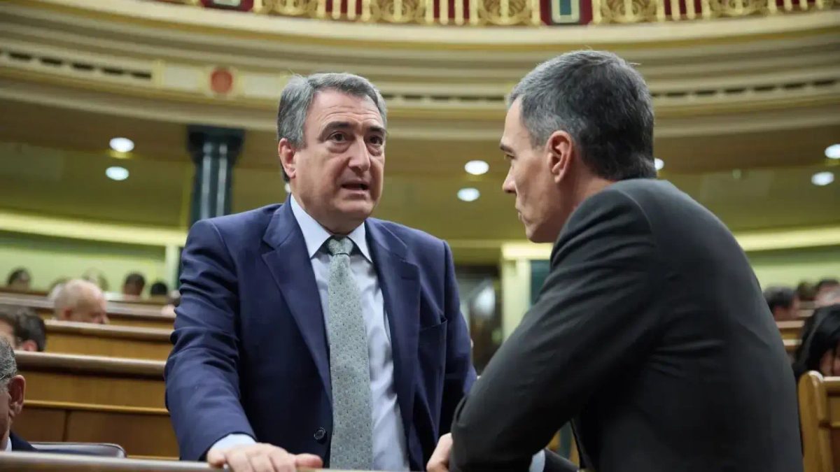 Cargos del PSOE piden a Sánchez que lleve la legislatura hasta el final pese a la presión del PNV: "Con ellos ya no hay…