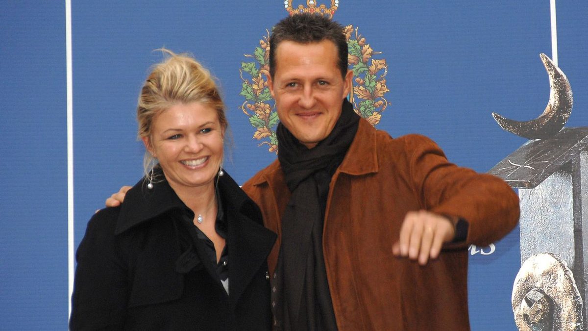 La moglie di Michael Schumacher rompe il silenzio: «Ancora oggi, quando ascolto la nostra canzone, piango»