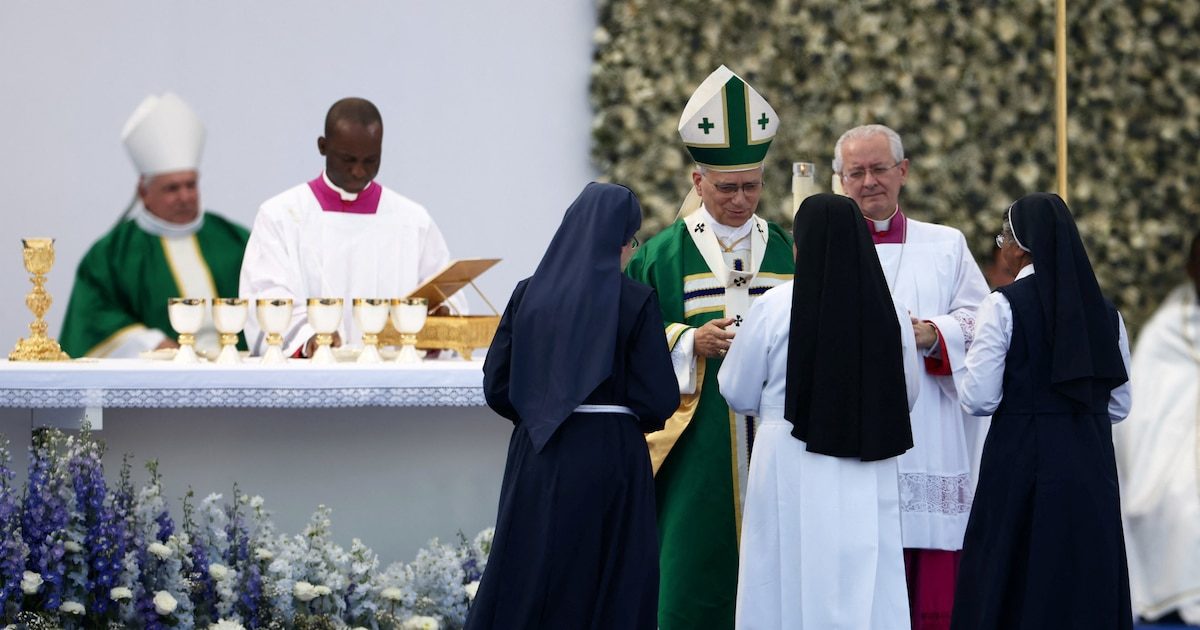 Affluence record, laïcité, politique... : ce que retient la presse internationale de la visite du pape Léon XIV en Fran…