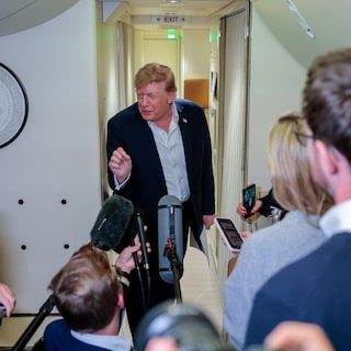 NYT: omroepen gaan weer verslag doen van Trump, ondanks weren van CNN