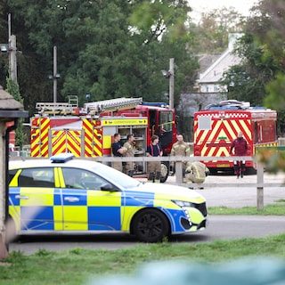 Politie rukt massaal uit voor ‘groot incident’ in de buurt van Britse luchtmachtbasis die VS ook gebruiken