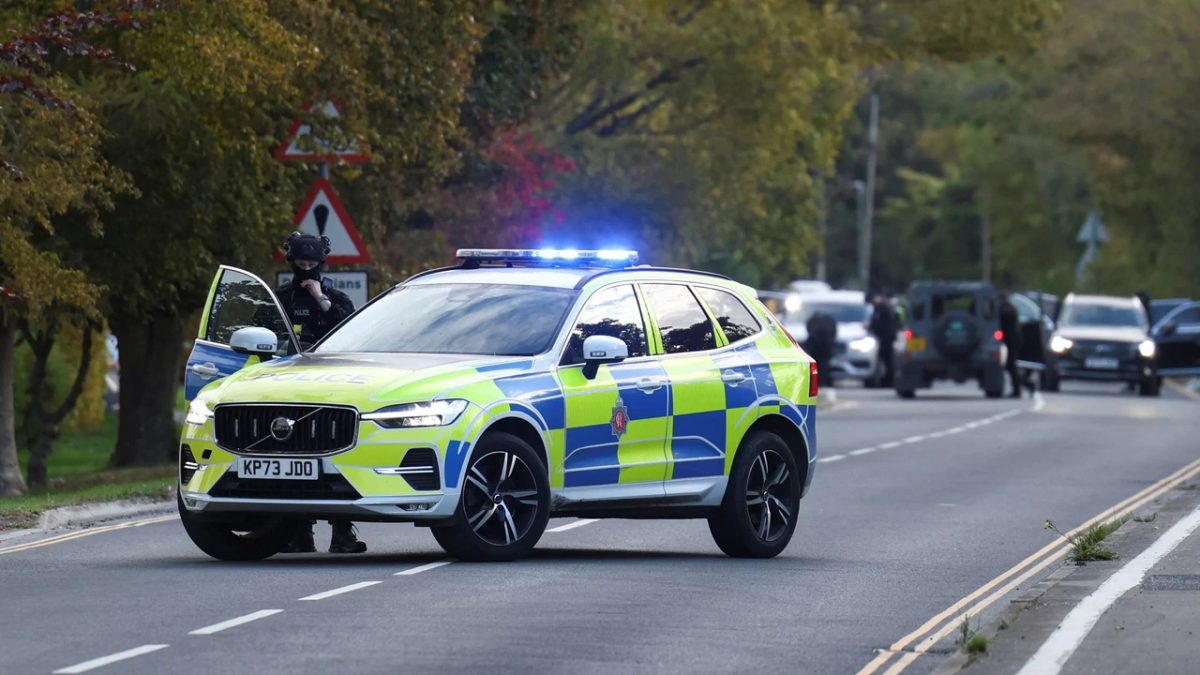 Arrestaties vanwege situatie bij Britse luchtmachtbasis, mogelijk explosieven