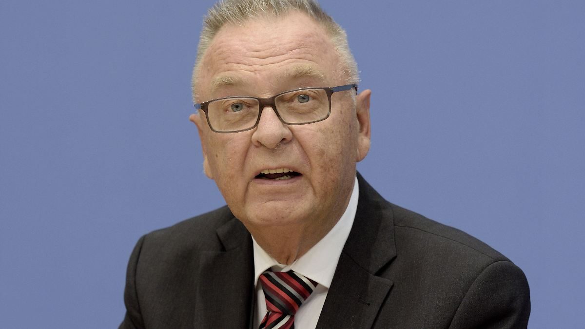 "Politisch höchst unklug": Ex-Verfassungsgerichtspräsident fordert Ende der AfD-Verbotsdebatte