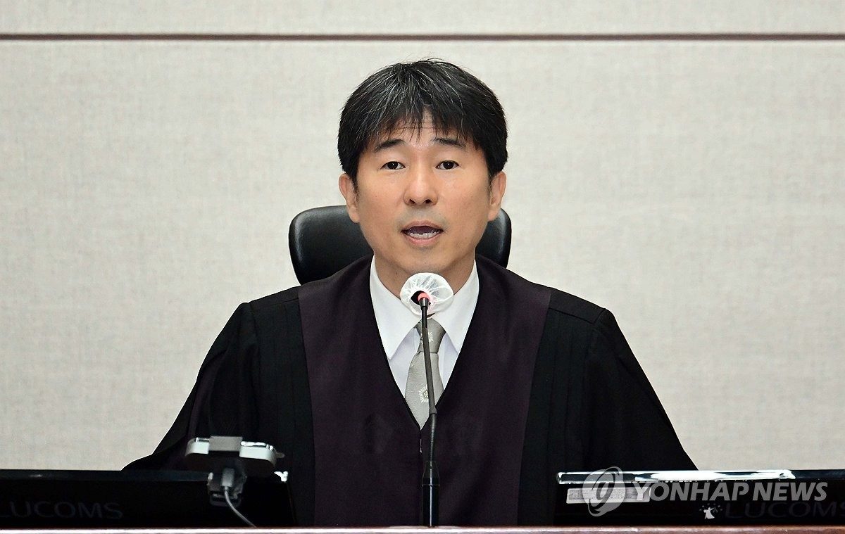 지귀연 판사 '술접대 의혹' 사건, 사법연수원 동기 판사가 심리