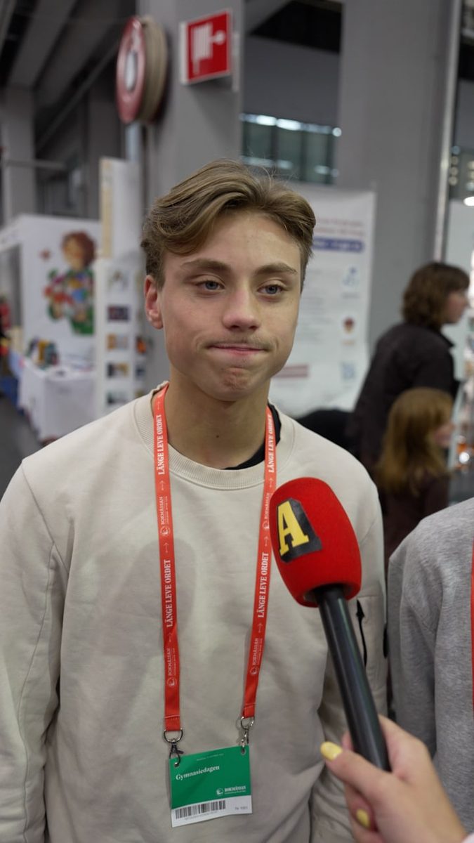Därför läser unga så lite: ”Det är inte kul”