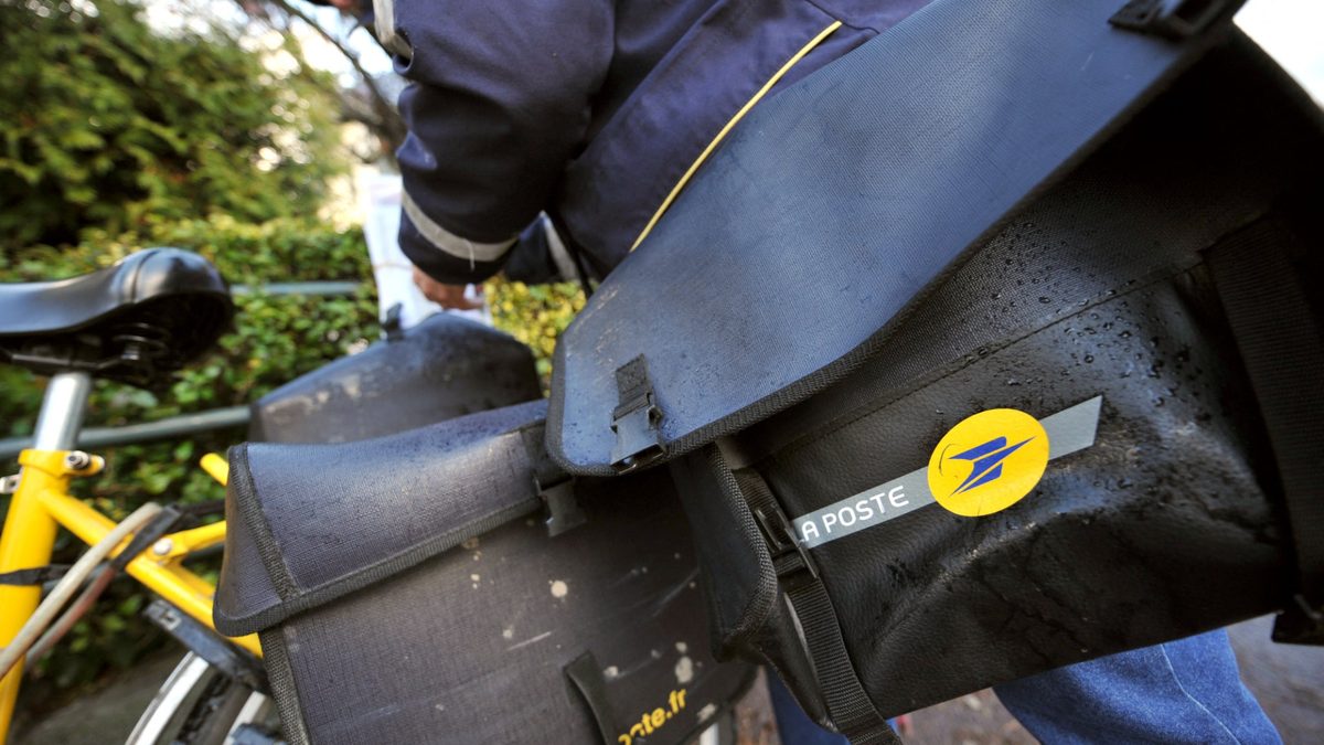 Plus de 60 kilos de courriers abandonnés dans une forêt du Doubs, un facteur soupçonné de s'en être débarrassé
