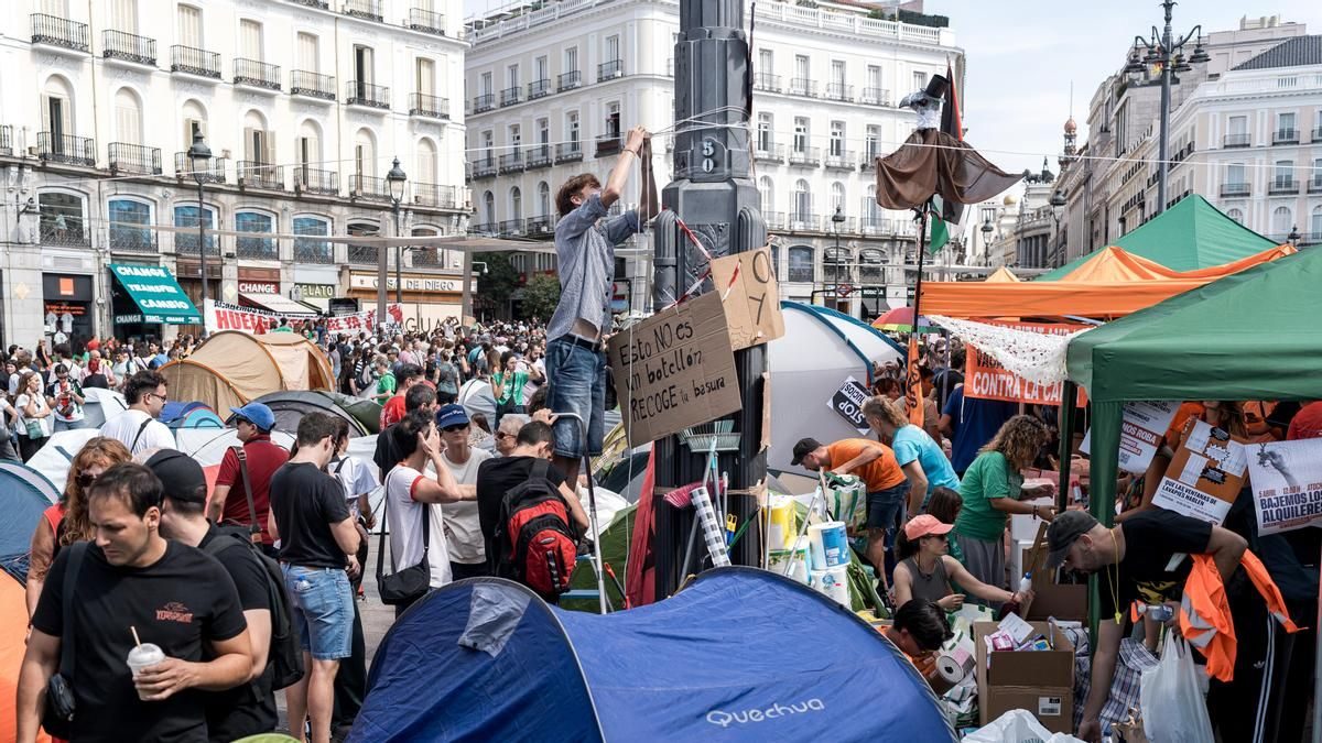 La acampada en la Puerta del Sol por la vivienda supera todas las expectativas: “Viendo este desborde, no se sabe cuánt…