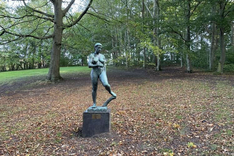 Bronzeskulptur i Randers fik ben skåret over og blev forsøgt stjålet