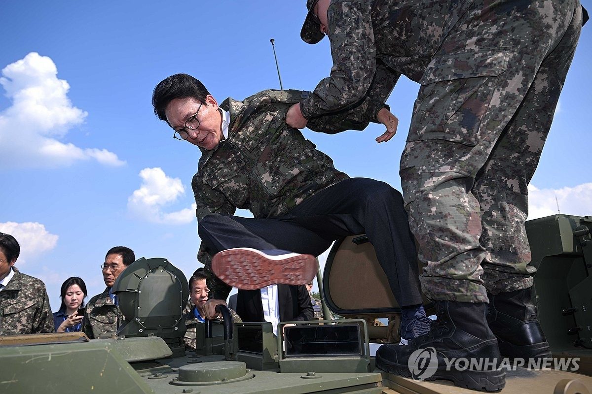 김민석, 환경공무직 현장 간담회…DMZ 폭발사고 현장 점검도