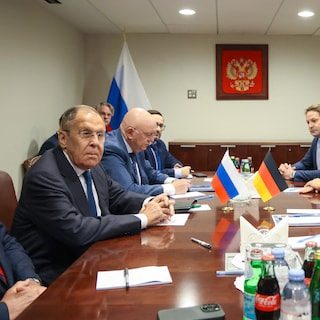 Eerste onderonsje van buitenlandministers Rusland en Duitsland in 4 jaar levert slechts gesteggel op over wie het initi…