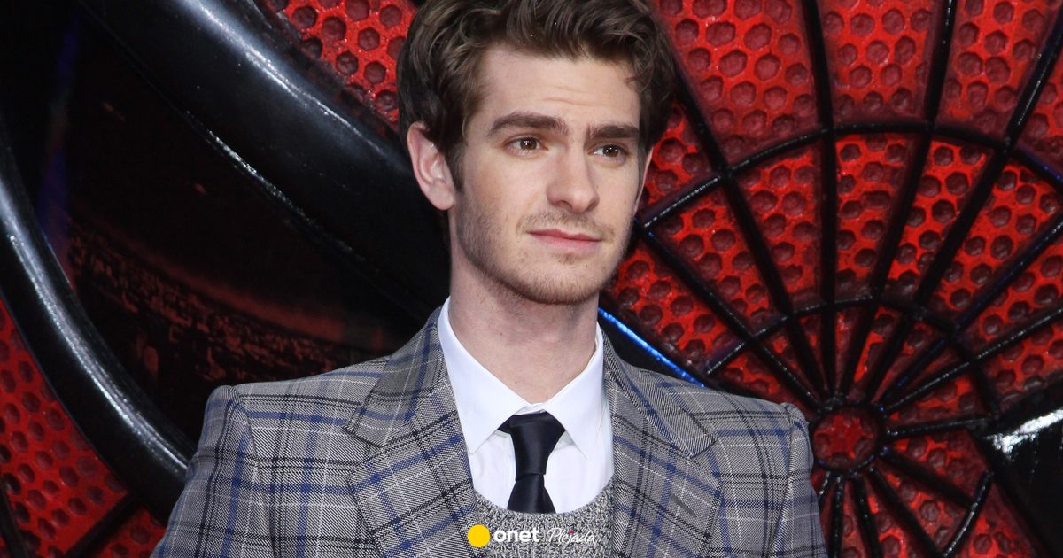 Samolot pełen celebrytów musiał awaryjnie lądować. Wśród nich Andrew Garfield. "Zapach dymu"