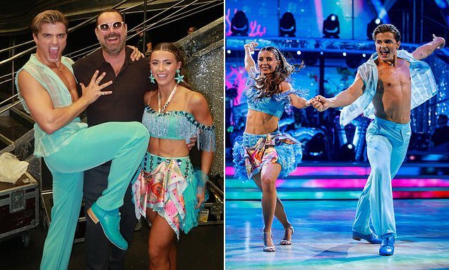 Dani Dyer is supported by her dad Danny at the first Strictly live show as he poses in hilarious snap with her pro part…