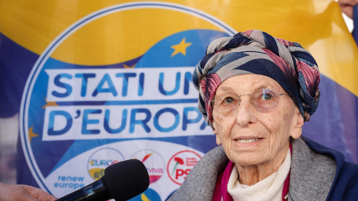 Emma Bonino ricoverata a Roma per insufficienza respiratoria, grave ma vigile