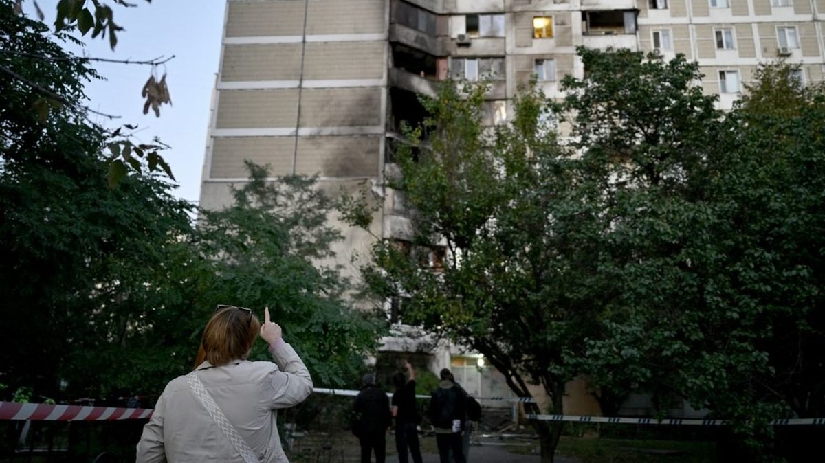 Des frappes russes tuent huit personnes en Ukraine