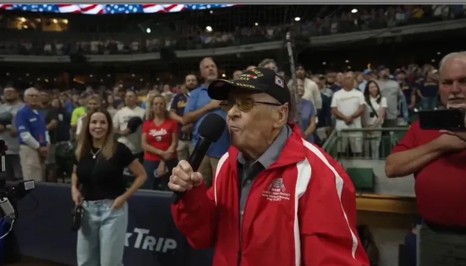 World War II veteran, 102, sings 'God Bless America' at Brewers game